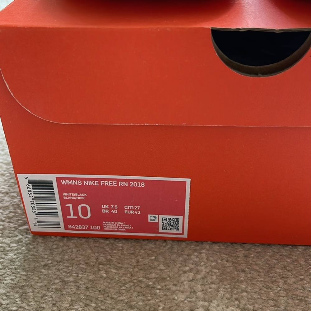 Nike women’s Free RN Shoes - Picture 8 of 8